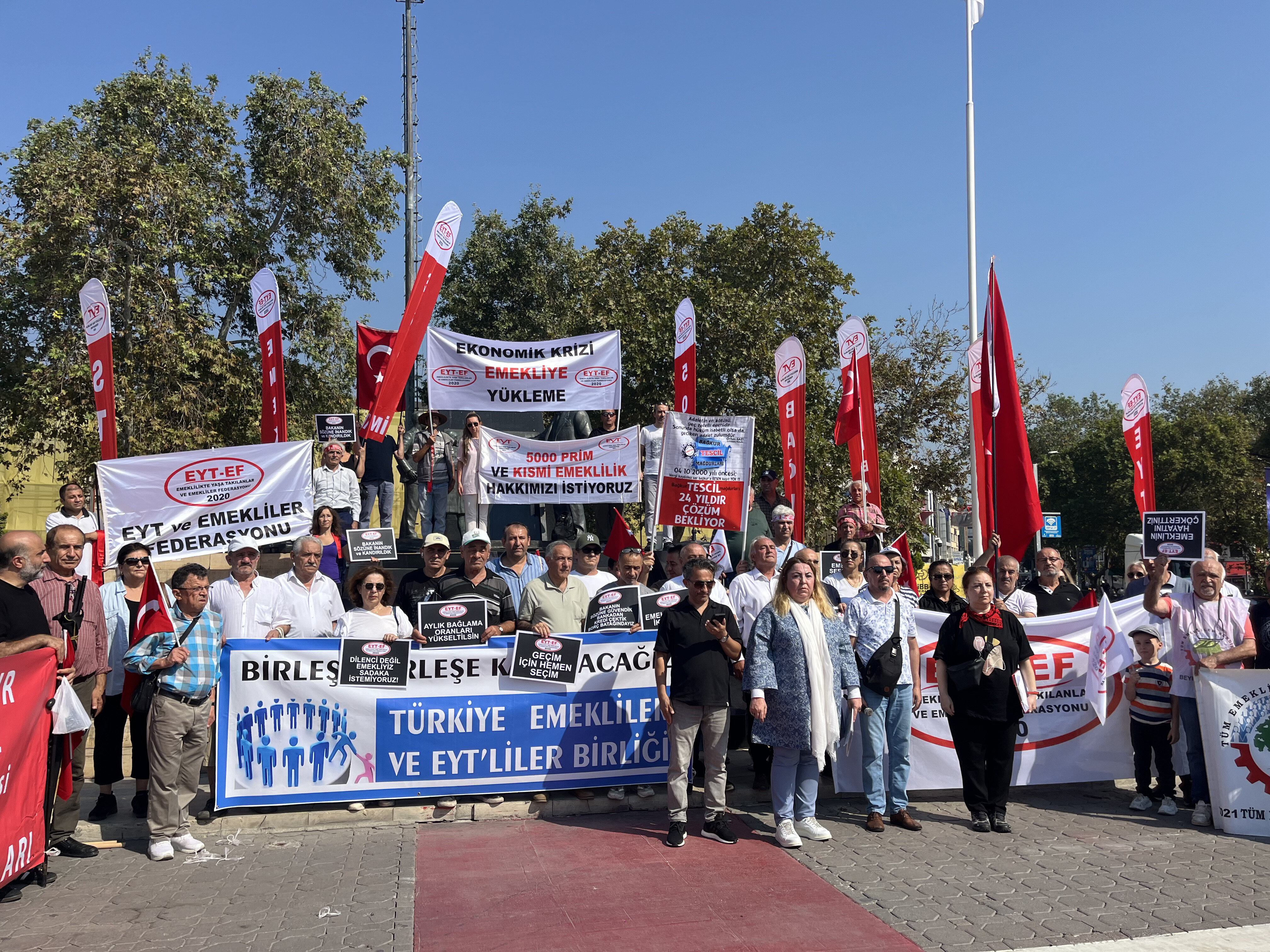 Emekliler Kadıköy'den ses yükseltti 